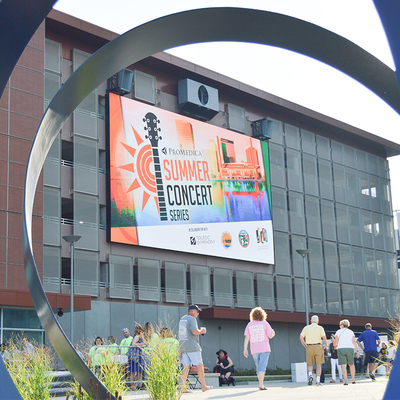 Gepersonaliseerd P8 Outdoor LED Reclame Display met 7500nits Helderheid en IP65 bescherming